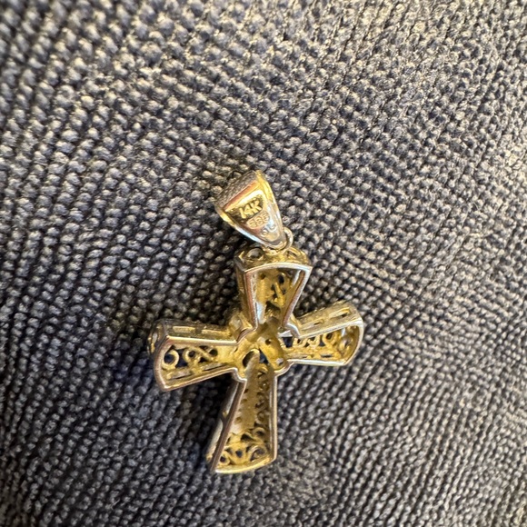 Elegant 14K White Gold Cross Pendant - Picture 2 of 2